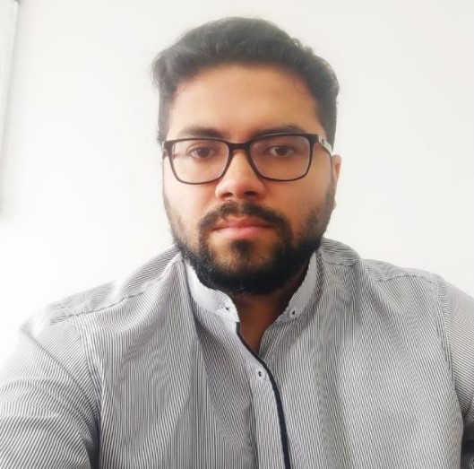 Imagen Luis Puertas

Descripción generada automáticamente